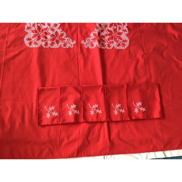 Vtg Handmade Embroidered Tablecloth 5 Matching Napkins Red White 86” x 59” - Picture 2 of 5